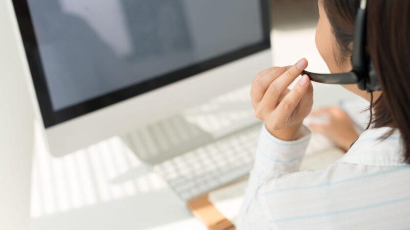 4mile Blog article about inbound calls and missed opportunities, customer service taking a call